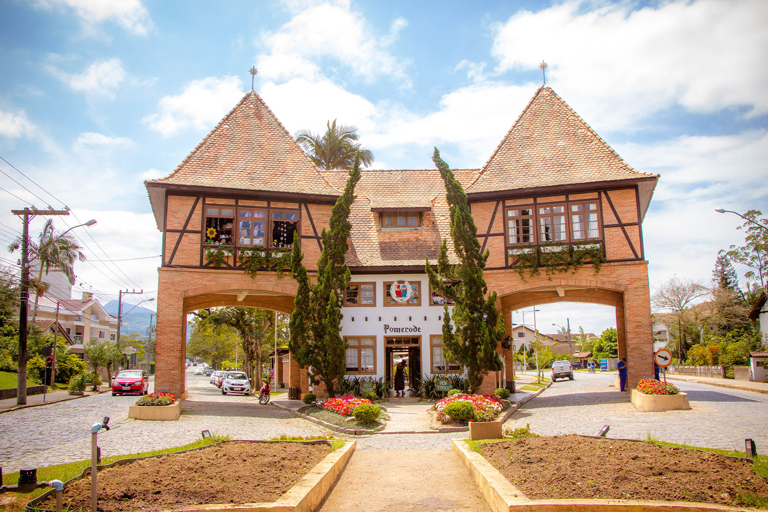 Investir em Pomerode: Como o Linden Transforma o Déficit Hoteleira na "Nova Gramado" em Lucro de Até 1,28% ao Mês